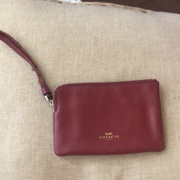 Coach Corner zip Smooth Crimson Leather wristlet - Picture 5 of 10